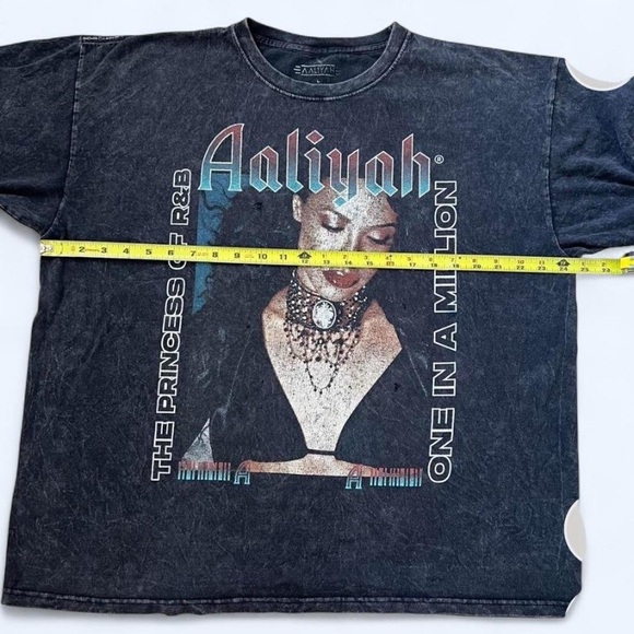 Distressed Aaliyah Tribute Tee - Picture 6 of 8